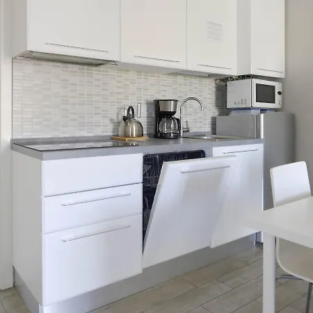 De 50 M2 Com 1 Apartamento *